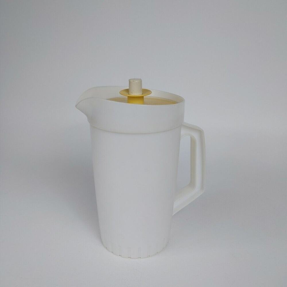 VTG 70s Almond Tupperware 1 Qt Pitcher Jug 874-6 w Push Button Harvest Gold Lid